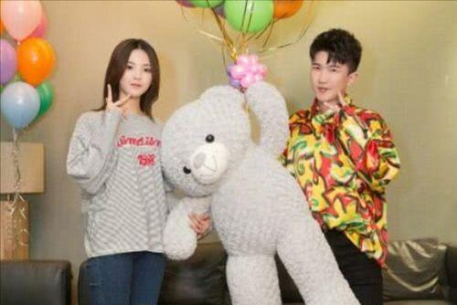 娱乐吃瓜背景图片高清