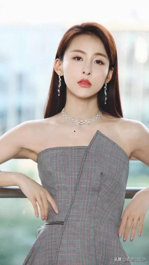 贾青图片大全,光影交织，演绎百变魅力